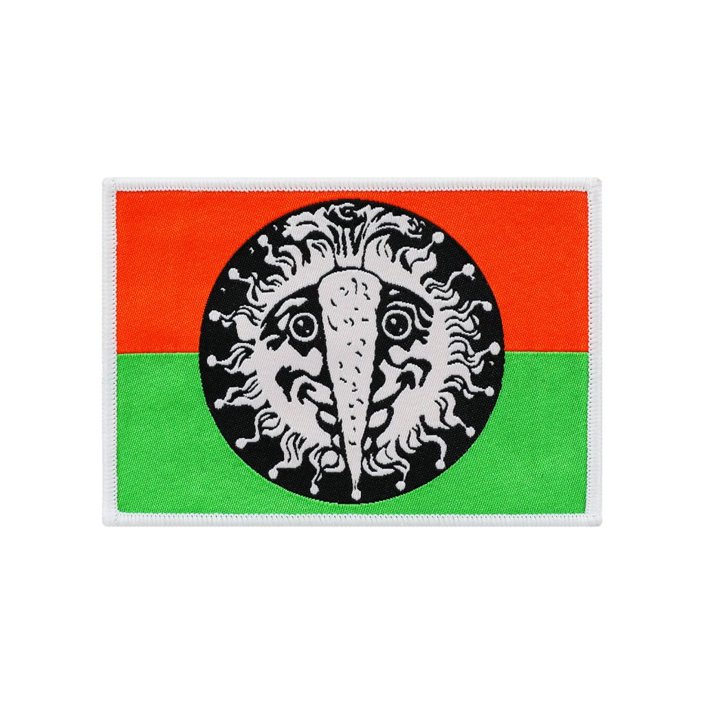 Rechthoekige vorm badge met gedetailleerd logo.
