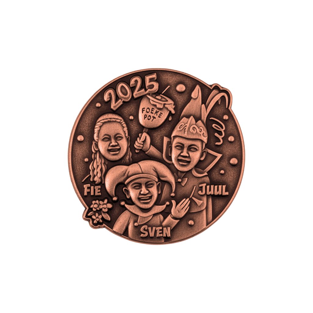 Carnavals pin met mensen in reliëf 3D. Uitgevoerd in antiek koper metaal.