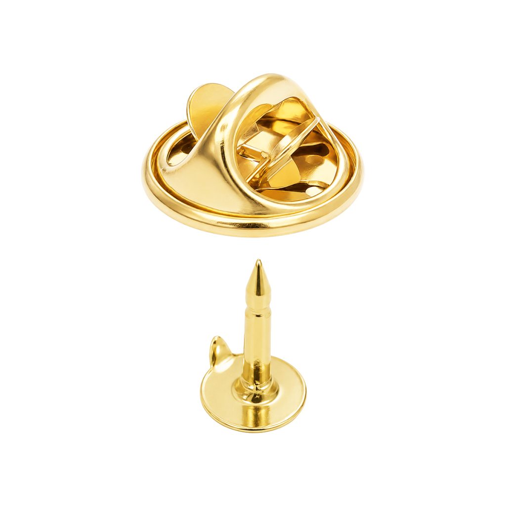 Losse pin en vlindersluiting in goud kleur.