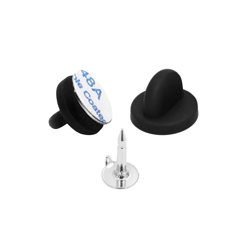 Losse pins met zwarte rubber sluiting.